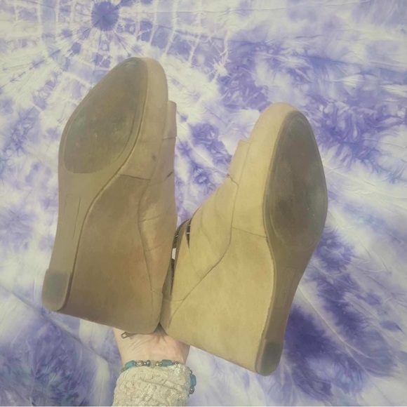 Charming Charlie Tan Peep Toe Wedge Shoes Size 9M - Picture 5 of 13